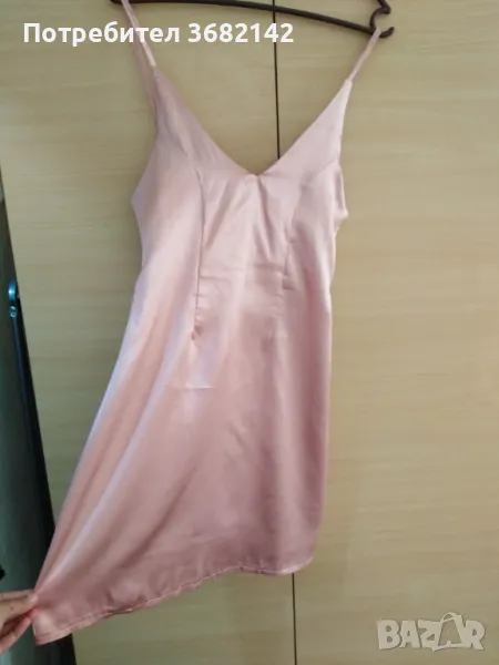 продавам сатенена рокля, снимка 1