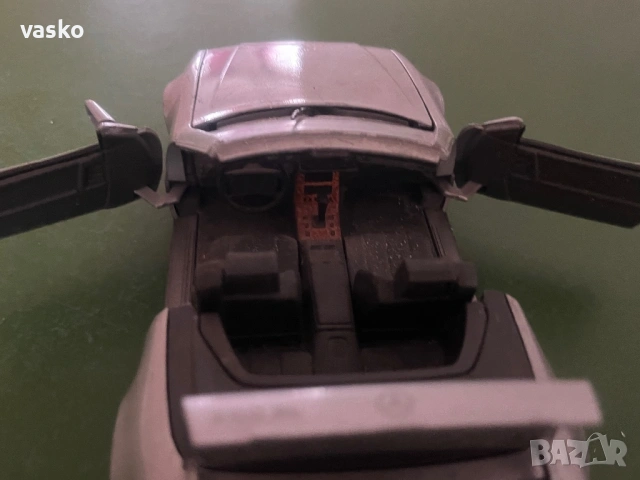 Мерцедес 1:18 Тайланд, снимка 3 - Колекции - 53413971