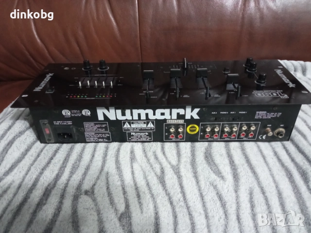 Смесителен  пулт, снимка 2 - Ресийвъри, усилватели, смесителни пултове - 53270410