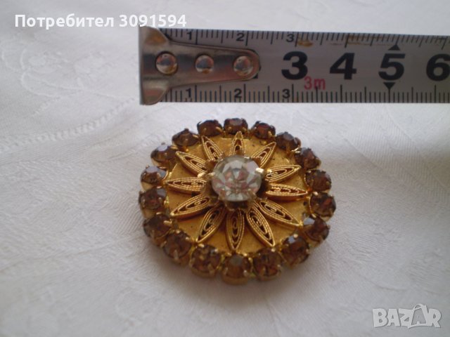 Ретро брошка жълт метал с Чешки кристал, снимка 3 - Антикварни и старинни предмети - 39449271