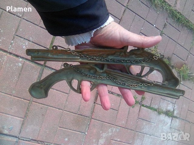 Два декоративни месингови пистолета за стена сувенир, снимка 3 - Декорация за дома - 43593582