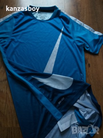 Nike Graphic Flash T-Shirt - страхотна мъжка тениска КАТО НОВА , снимка 7 - Тениски - 40738869