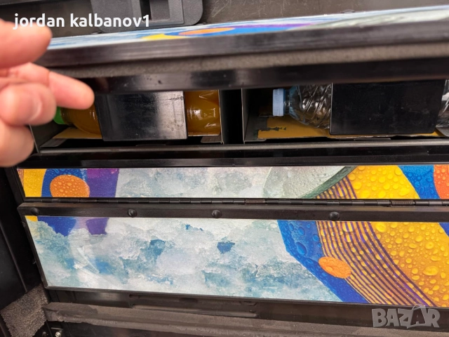 Вендинг машинa за студени напитки и храни studio 5 chill Autobar, снимка 4 - Вендинг машини - 52531581