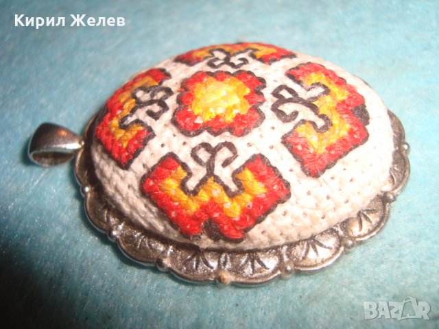 СТАР ПОСРЕБРЕН МЕДАЛЬОН с РЪЧНА ШЕВИЦА ЕТНОГРАФСКИ СТИЛ УНИКАТ МАЙСТОРСКА РЯДКА РАБОТА ПЕНДАНТ 26449, снимка 10 - Антикварни и старинни предмети - 34883959
