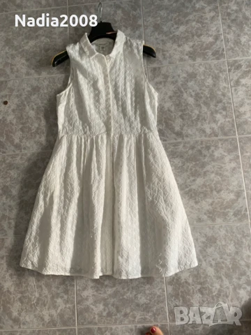 Прoдавам прекрасна дантелена рокля 