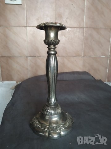 посребрен метален свещник
