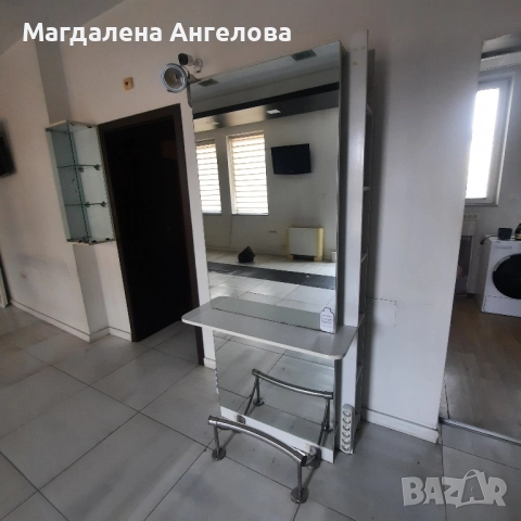 Фризьорско огледало