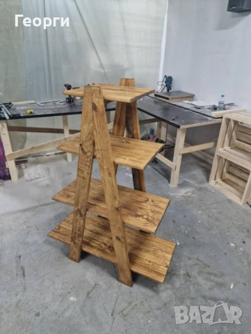 Дървен стелаж 