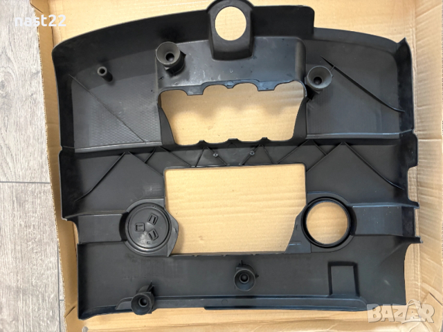 Декоративен капак двигател за Голф 5/ Volkswagen Golf V 1.6 102 k.s, снимка 3 - Части - 53477070