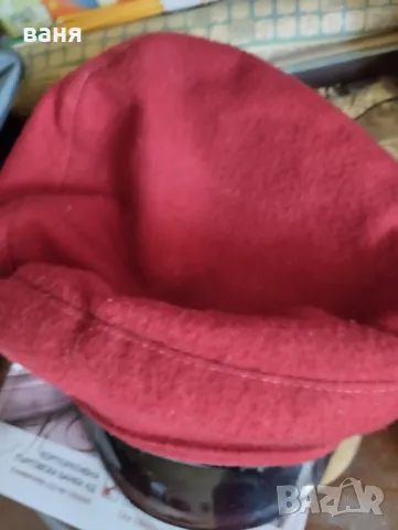 стари студентски униформени шапки