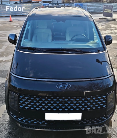 Продавам Hyundai Staria Premium 4x4 2.2 6+1, снимка 2 - Автомобили и джипове - 53395434