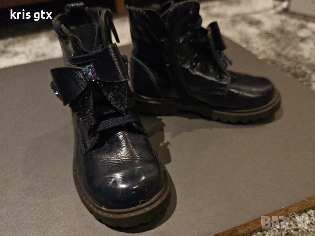 Стилни лачени боти с панделка № 24 – Тъмносини много запазени, снимка 7 - Детски боти и ботуши - 53484867