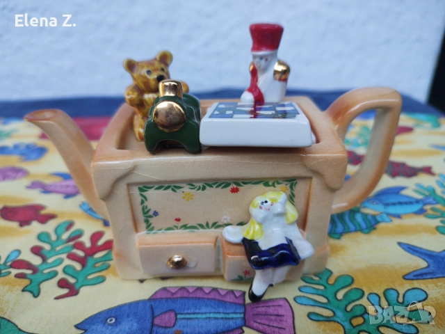 Малък колекционерски чайник "шкаф за играчки" P. Cardew, снимка 9 - Колекции - 52373349