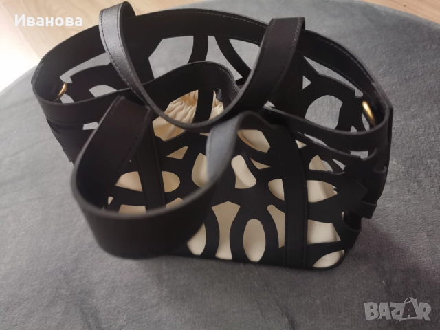 Дамска кожена чанта с дантелен ефект, снимка 4 - Чанти - 52105872