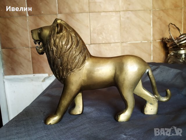 бронзова статуетка-лъв