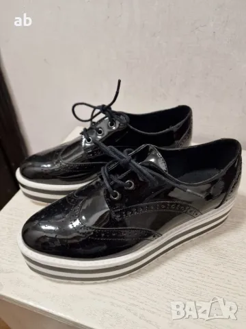 Дамски Обувки 38 номер черни на висока платформа