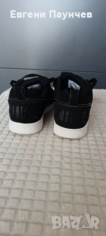 Черни велурени маратонки Nike размер 40.5 отлични , снимка 4 - Маратонки - 53478391