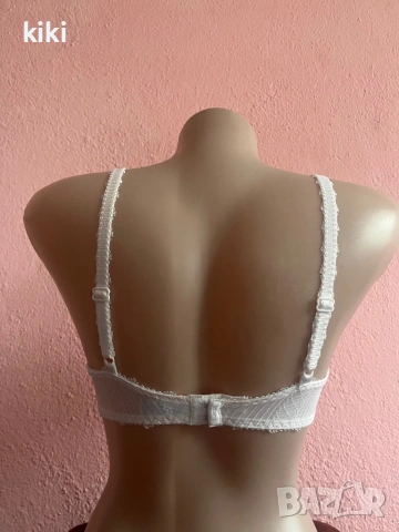 75D Triumph Бял дамски сутиен , снимка 2 - Бельо - 53454516