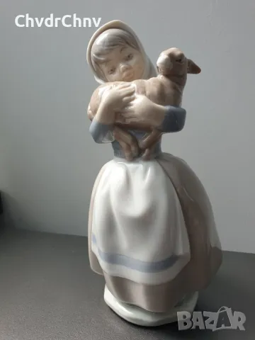 NAO Lladro статуетка 21см/НАО ЛАДРО испанска порцеланова фигура на момиче с агне