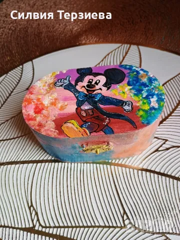 Ръчно изработена дървена кутия за подарък Мики Маус 