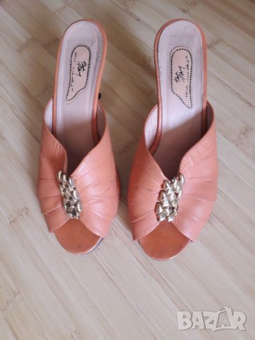 Дамска кожена малка чанта и чехли или поотделно, снимка 16 - Чанти - 28577487