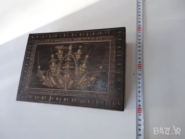 Старинна дървена кутия ковчеже с ключе дърворезба , снимка 2 - Антикварни и старинни предмети - 49633650