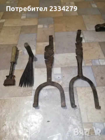 Стари ковашки клещи и  3бр. инструмент за направа на колела за каруца. ръчно изработени,, снимка 2 - Антикварни и старинни предмети - 39969492