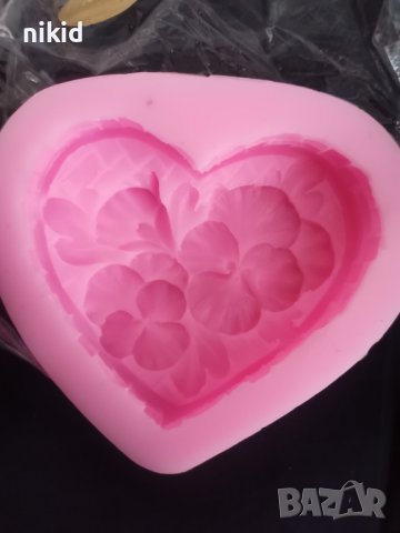 Голямо сърце с теменужки цветя силиконов молд форма калъп фондан сапун гипс свещ декор, снимка 2 - Форми - 38113714