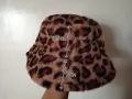 Дамска пухкава шапка с леопардов принт, снимка 11