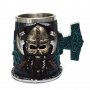 Код 95568 Стилна чаша от полирезин и метал с релефни декорации - череп с шлем., снимка 1 - Чаши - 36996085