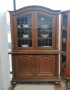 Винтидж шкаф / витрина от масивно дърво с красива извита линия и оригинални стъклени врати., снимка 1