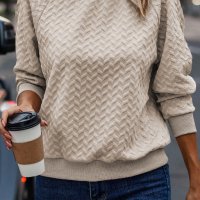 Дамски пуловер в бежово, снимка 1 - Блузи с дълъг ръкав и пуловери - 43717039