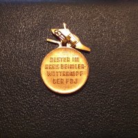 Значка- медал ГДР Hans Beimler WETTKAMPF FDJ, снимка 5 - Други ценни предмети - 27880558