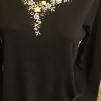 Дамска Блуза с бродерия, снимка 4 - Блузи с дълъг ръкав и пуловери - 36405310