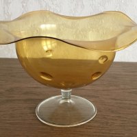Прозрачно-жълта стъклена фруктиера на столче, снимка 1 - Декорация за дома - 28098841
