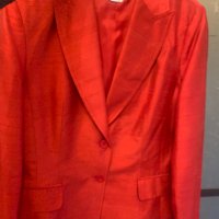 Продавам елегантно италианско червено сако от копринен шантунг , снимка 6 - Сака - 39932781