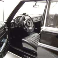 Mercedes-Benz 200 /8 Strichachter W115 Taxi 1968 - мащаб 1:18 на Norev моделът е нов в кутия, снимка 6 - Колекции - 43112907