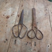 Стара кована ножица, снимка 1 - Антикварни и старинни предмети - 32897134