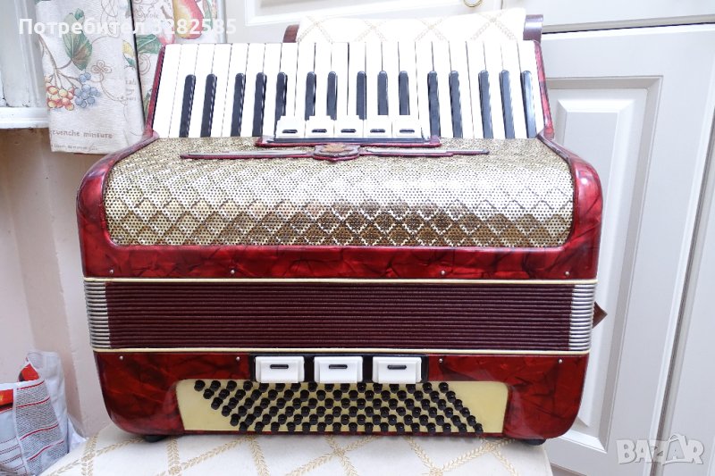Акордеон Велтмайстер 96 баса, снимка 1