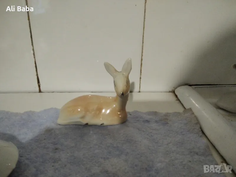 Красива порцеланова фигура- сърничка , снимка 1