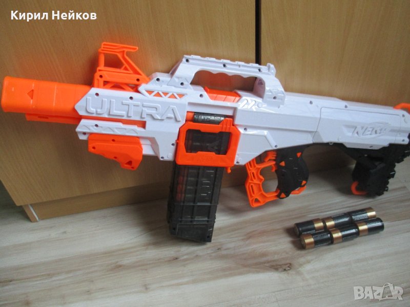 Оригинален Nerf бластер с комплект батерии и кутия, снимка 1