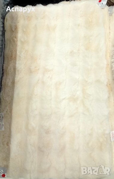 Бяла меко пухено плюшено кожено пухкаво рошаво килимче 50/80см., снимка 1