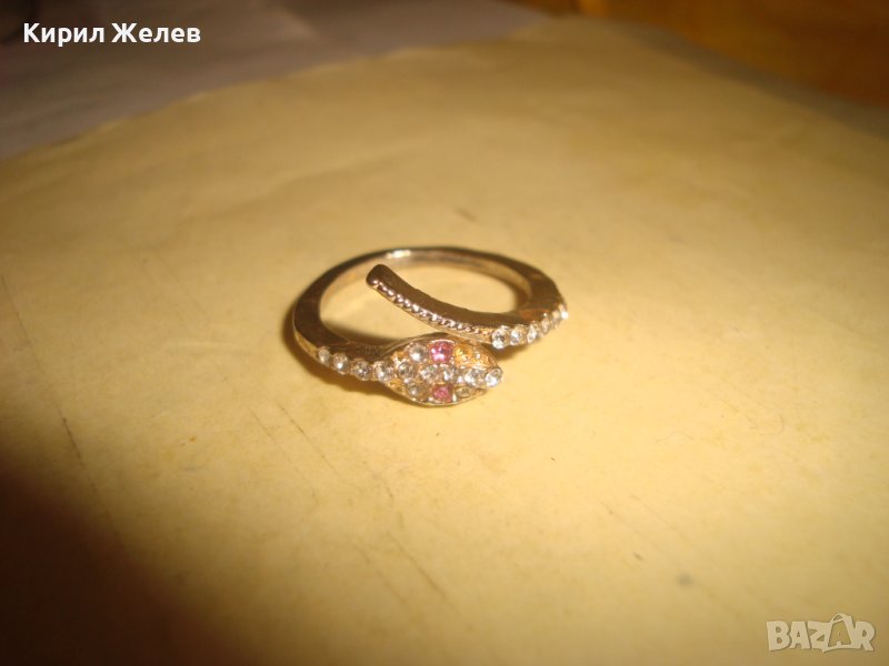 ФИГУРАЛЕН ЗМИЕВИДЕН ЗЛАТИСТ АРТ ПРЪСТЕН с ПЪСТРОЦВЕТНИ ФАСЕТИРАНИ КРИСТАЛИ 27743, снимка 1