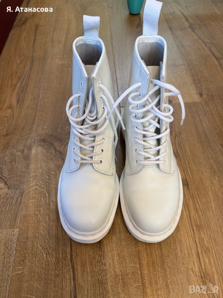 Dr. Martens - Кожени боти с подметка с грайфер, Мръснобял, снимка 1