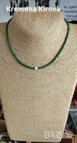 Чокър с естествени перла, малахит и стомана. Бижута Луди гъби. Ръчна изработка.