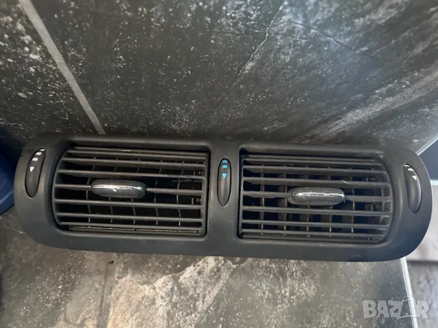 въздуховод мерцедес ц класа w203 2002 година средна духалка дюза парно, снимка 4 - Части - 48511228