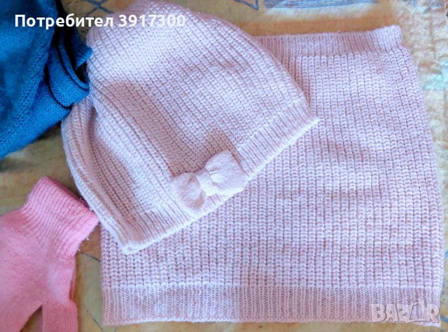 Лот от различни шапки, шалове, ръкавици и пантофи всичко на 10 лева, снимка 2 - Детски комплекти - 43424071