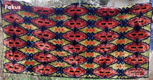 Стар плюшен ковьор покривка за стена