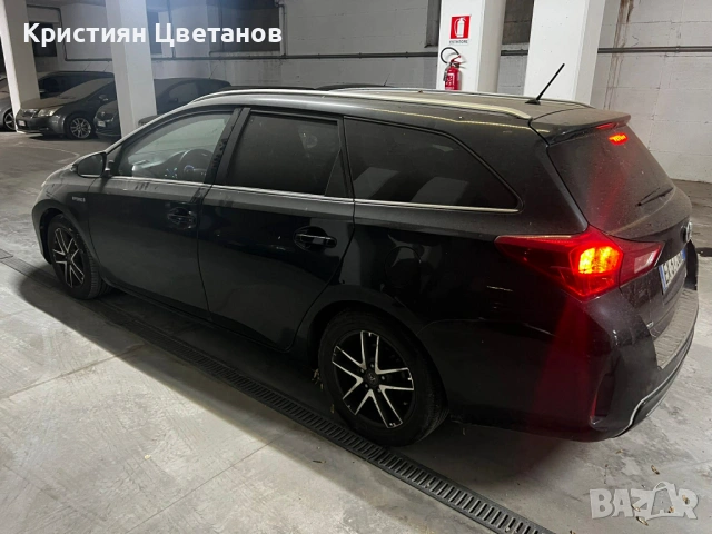 Toyota Auris 1.8 Hybrid 2015г. Тойота Аурис с проблем, снимка 2 - Автомобили и джипове - 53504978