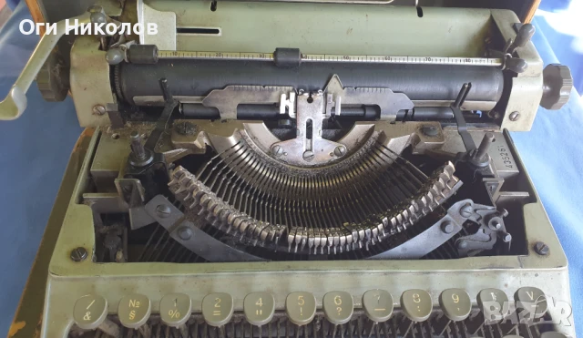 Старинна пишеща машина на кирилица, снимка 3 - Антикварни и старинни предмети - 51310397